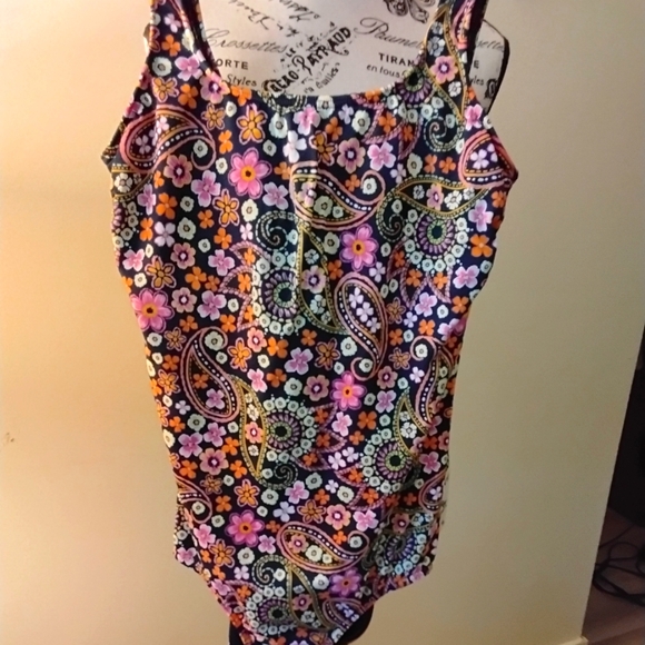 LANDS'END 12L WOMEN'S ONE PIECE BATHING SUIT- NEW CONDITION - Picture 1 of 4